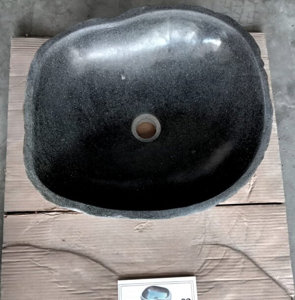 Natural River Stone Lip N°02 – 19 to 22 in - Image 2