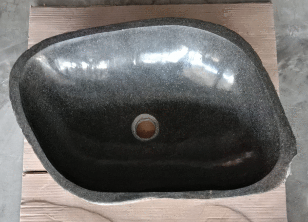 Natural River Stone Lip N°07 – 19 to 22 in - Image 2