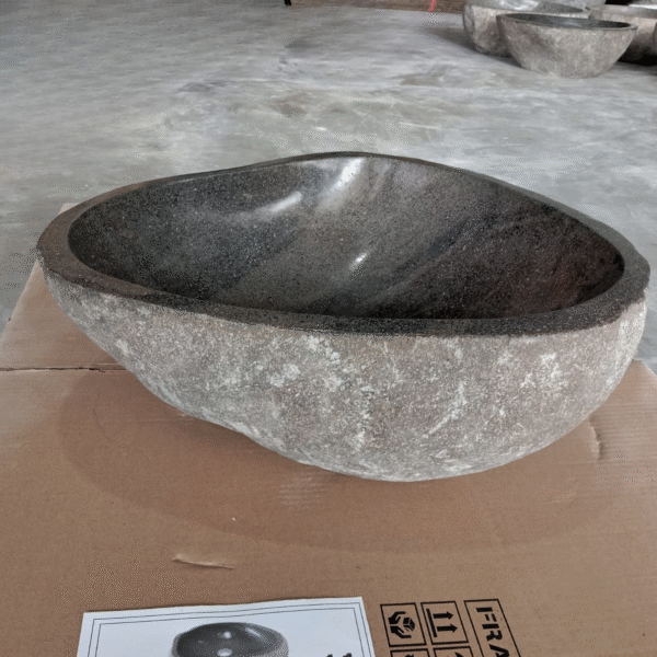 Natural River Stone Lip N°11 – 15 to 18 in