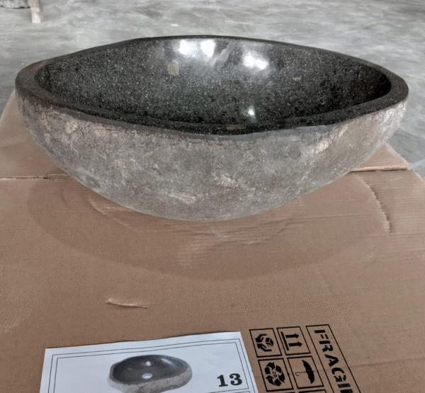 Natural River Stone Lip N°13 – 15 to 18 in