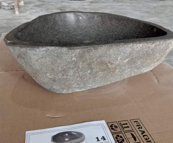 Natural River Stone Lip N°14 – 15 to 18 in