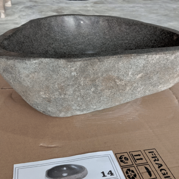 Natural River Stone Lip N°14 – 15 to 18 in