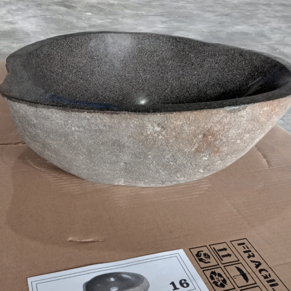 Natural River Stone Lip N°16 – 15 to 18 in